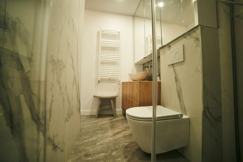 Ultracentral Two Rooms Apartment In 부쿠레슈티 외부 사진